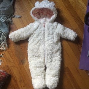 Jessica Simpson baby  snow suit ❄️